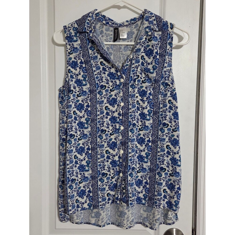 Divided Blue and White Sleeveless Floral Button-Down Shirt